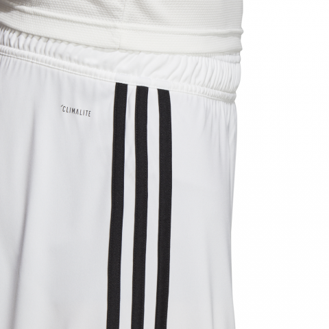 DH3371_APP_on-model_detail-3_white