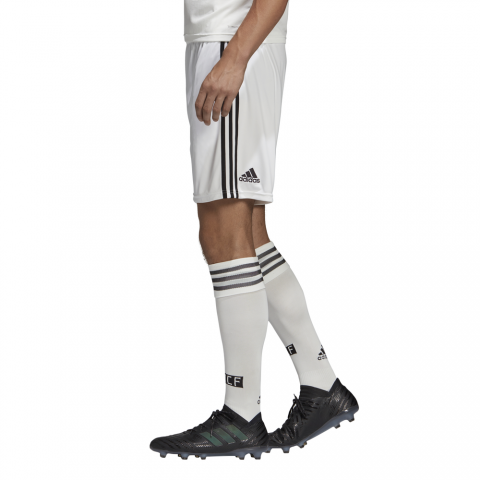DH3371_APP_on-model_side_white