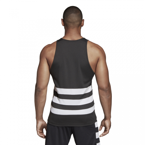DN5981_APP_on-model_back_white