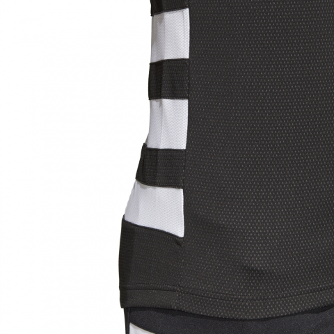 DN5981_APP_on-model_detail-2_white