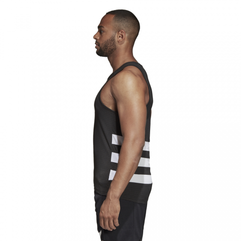 DN5981_APP_on-model_side_white