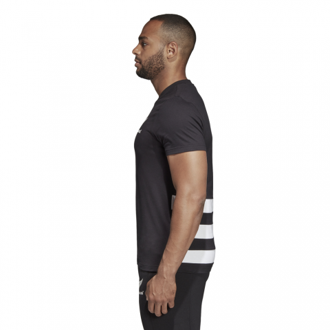 DN5991_APP_on-model_side_white