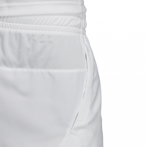 DP0302_APP_on-model_detail-2_white