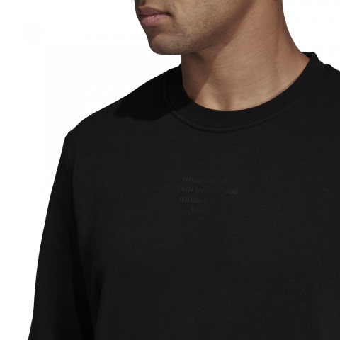 DP2328_APP_on-model_detail-1_white