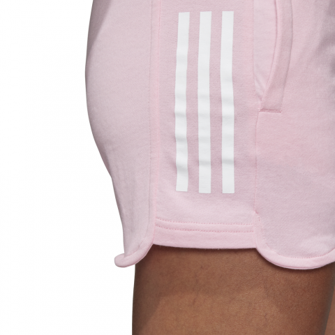 DP2392_APP_on-model_detail-3_white