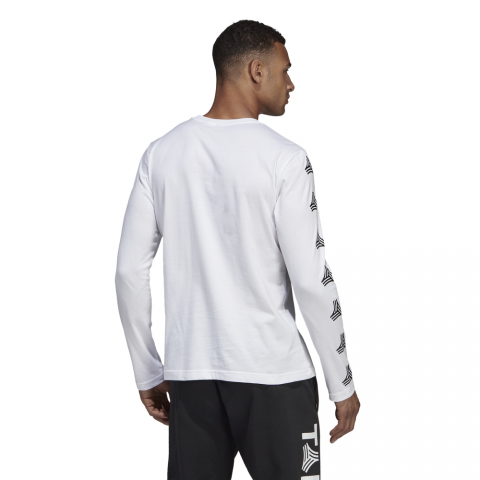 DP2688_APP_on-model_back_white