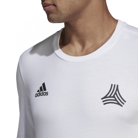 DP2688_APP_on-model_detail-1_white