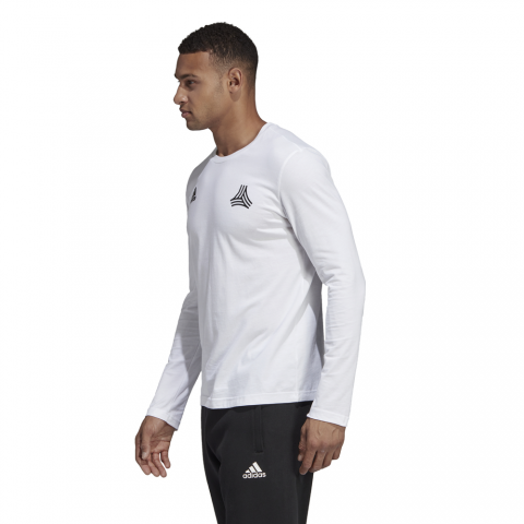 DP2688_APP_on-model_side_white