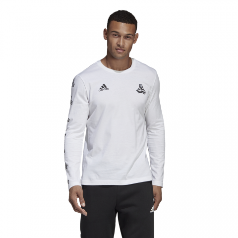DP2688_APP_on-model_standard_white