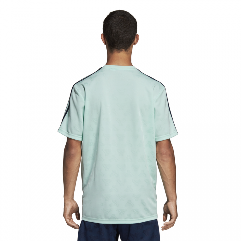 DP2712_APP_on-model_back_white