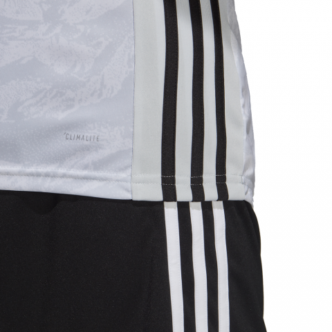DP3141_APP_on-model_detail-2_white
