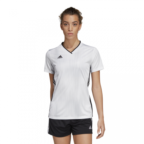 DP3188_APP_on-model_standard_white