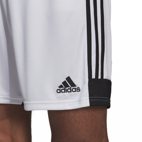 DP3247_APP_on-model_detail-1_white