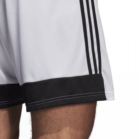 DP3247_APP_on-model_detail-3_white