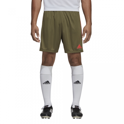 DP3254_APP_on-model_standard_white