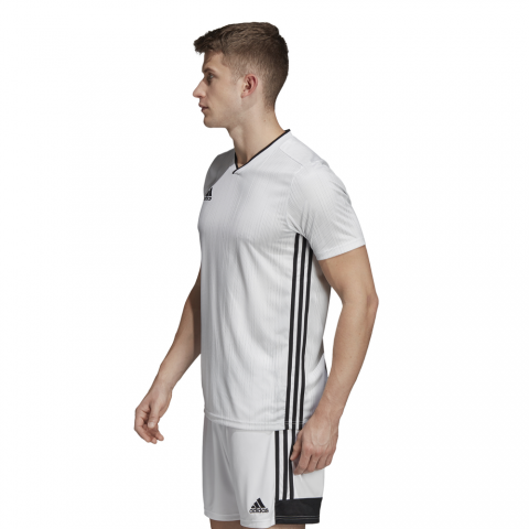DP3537_APP_on-model_side_white