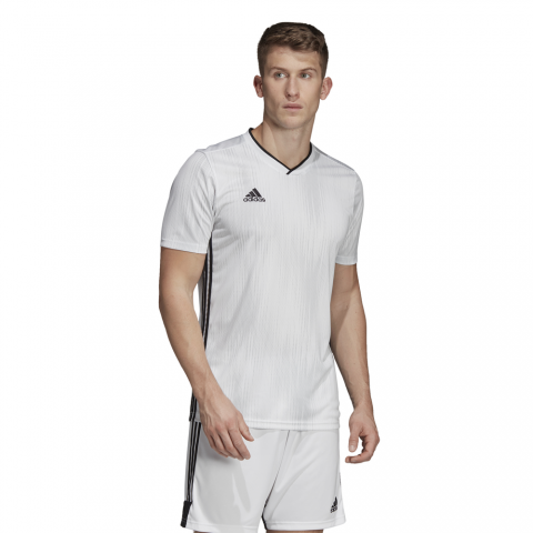 DP3537_APP_on-model_standard_white