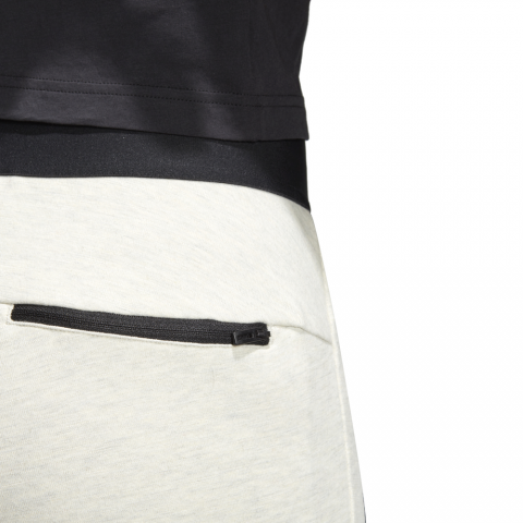 DP3903_APP_on-model_detail-1_white