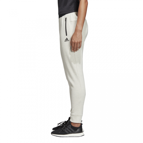 DP3903_APP_on-model_side_white