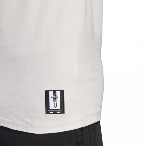 DP3925_APP_on-model_detail-2_white