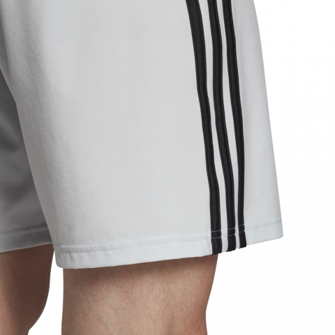 DP5372_APP_on-model_detail-3_white