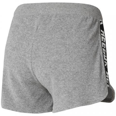 DP6677_APP_virtual_back_white