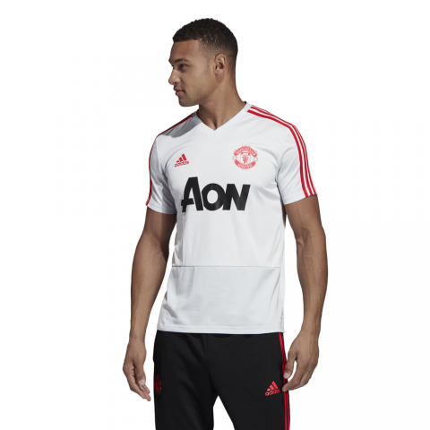 DP6831_APP_on-model_standard_white