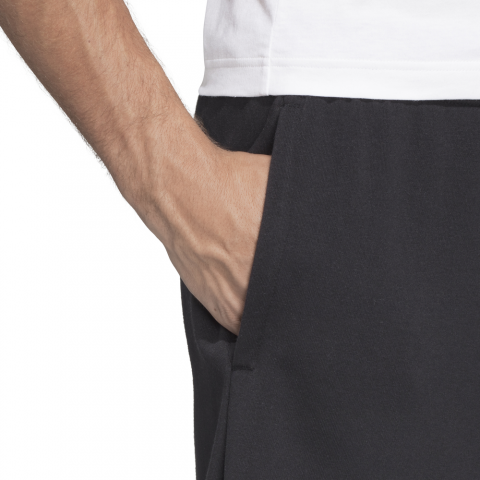 DQ1446_APP_on-model_detail-1_white