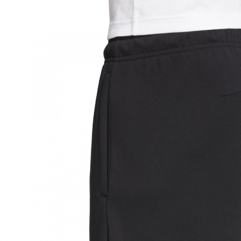 DQ1446_APP_on-model_detail-3_white