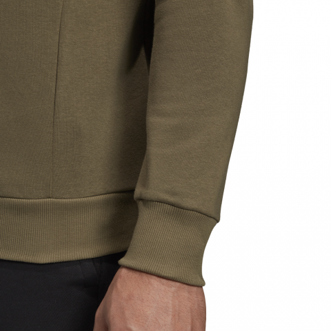 DQ1459_APP_on-model_detail-2_white