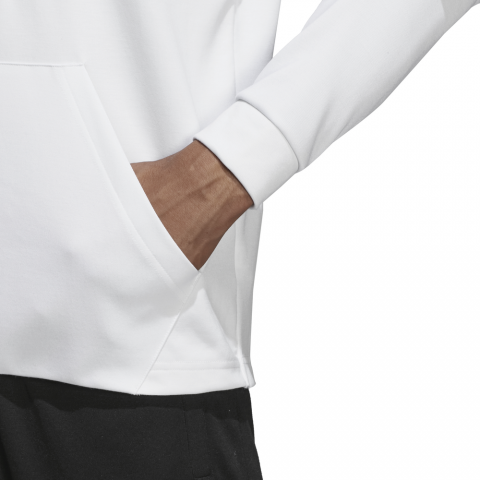 DQ1467_APP_on-model_detail-2_white