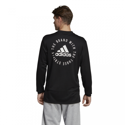 DQ1468_APP_on-model_back_white