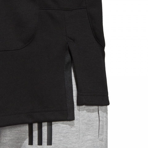 DQ1468_APP_on-model_detail-2_white