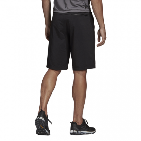 DQ1528_APP_on-model_back_white