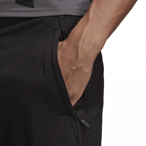 DQ1528_APP_on-model_detail-1_white