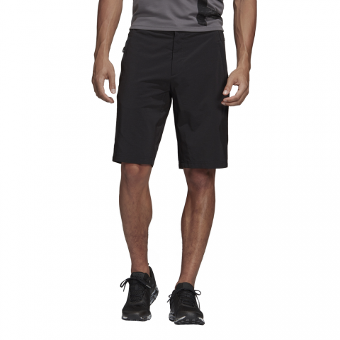 DQ1528_APP_on-model_standard_white
