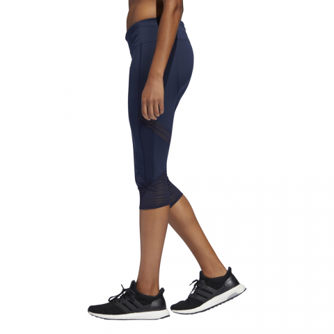 DQ1942_APP_on-model_side_white