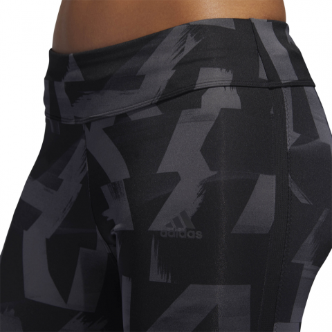 DQ2588_APP_on-model_detail-1_white