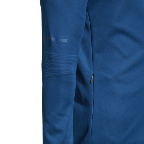 DQ2672_APP_on-model_detail-2_white