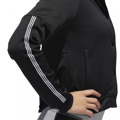 DQ2888_APP_on-model_detail-3_white