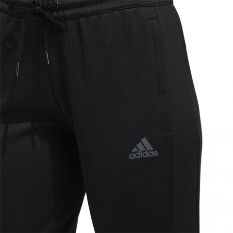 DQ2889_APP_on-model_detail-1_white
