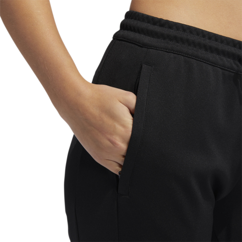 DQ2889_APP_on-model_detail-3_white