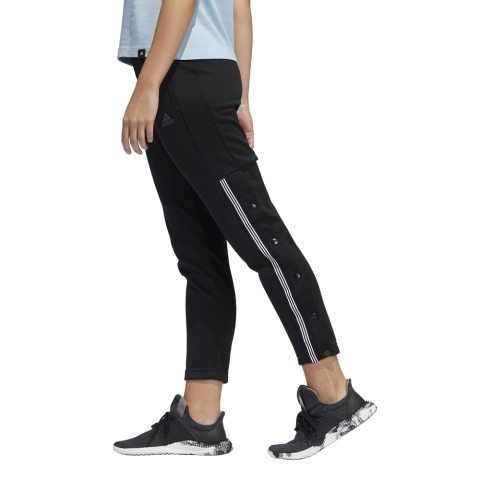 DQ2889_APP_on-model_side_white