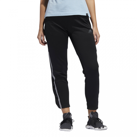 DQ2889_APP_on-model_standard_white