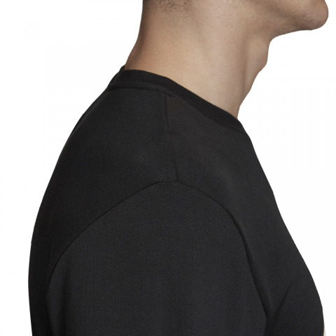 DQ3065_APP_on-model_detail-3_white