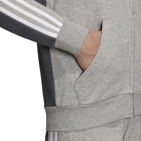 DQ3098_APP_on-model_detail-2_white