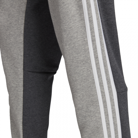 DQ3106_APP_on-model_detail-2_white