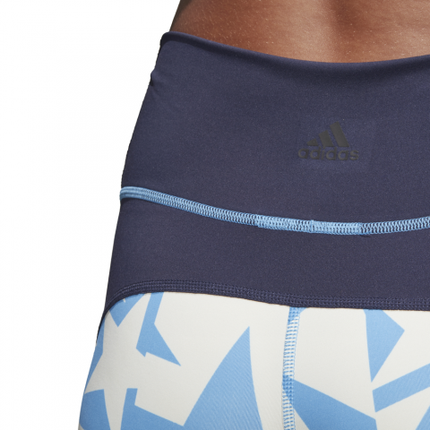 DQ3137_APP_on-model_detail-1_white