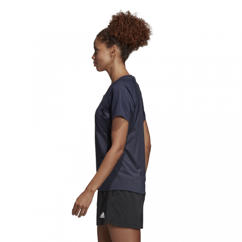 DQ3143_APP_on-model_side_white