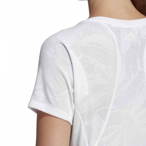 DQ3146_APP_on-model_detail-3_white